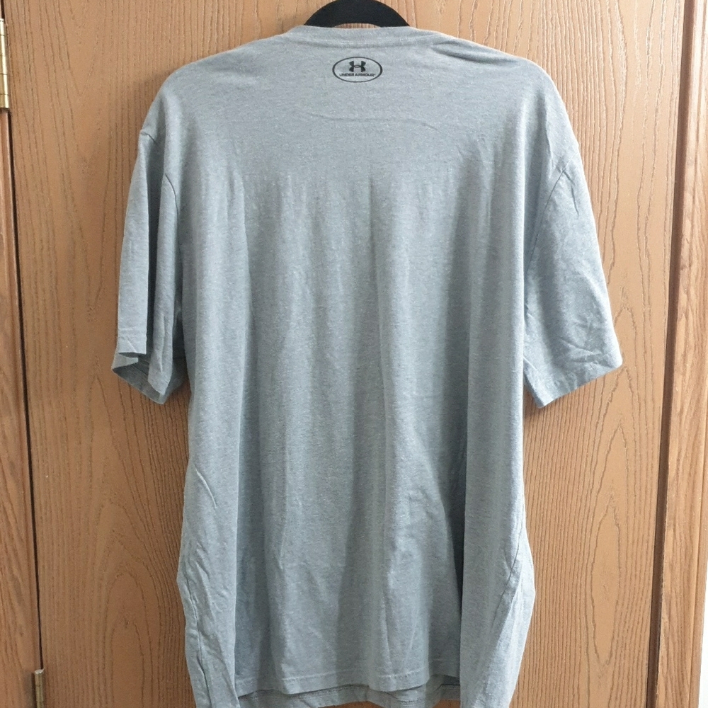 Under Armour Men's Light Gray Graphic Logo Short Sleeve Tee - Picture 3 of 3